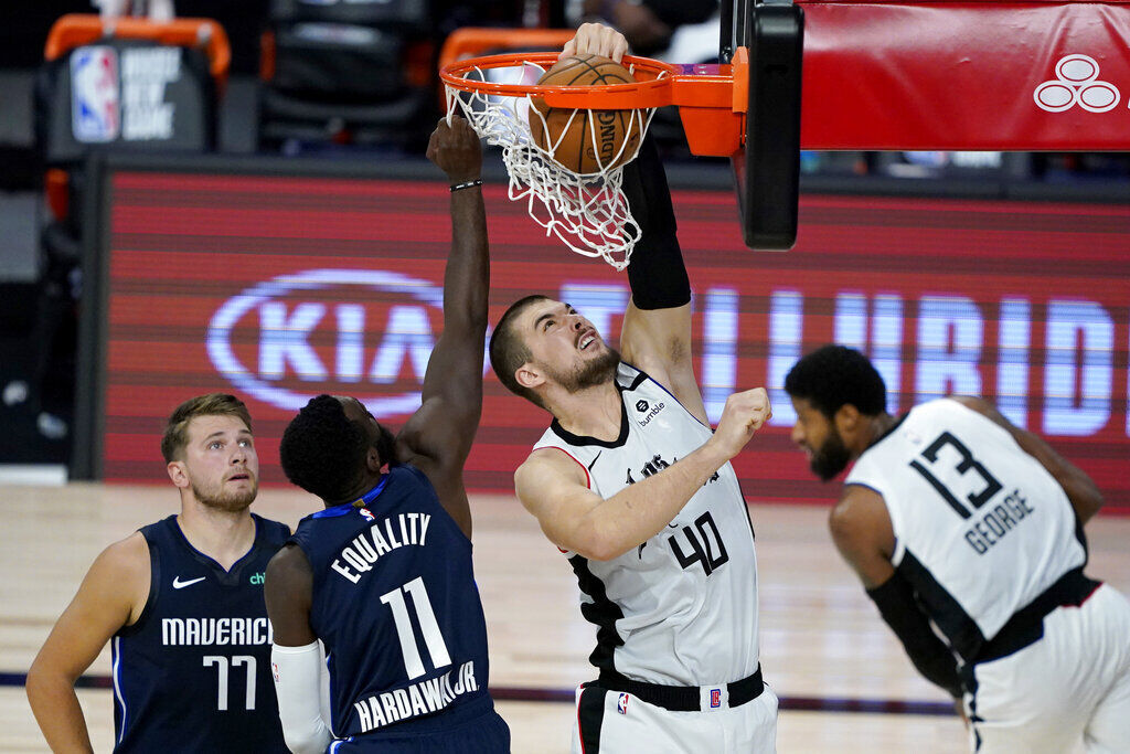 APTOPIX Clippers Mavericks Basketball